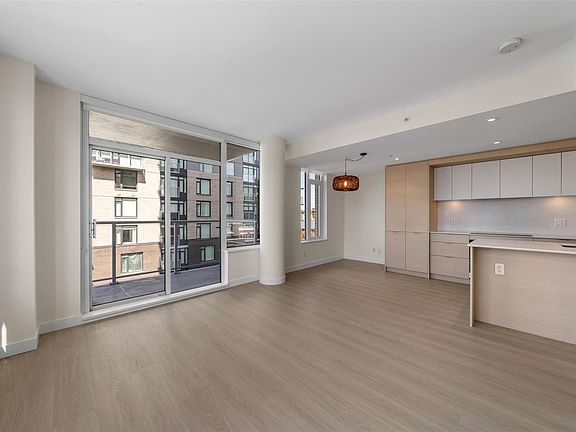 4th image of 848 Yates St #703