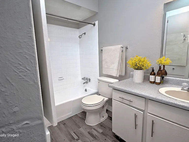 Devon Park Apartments — Photo 2