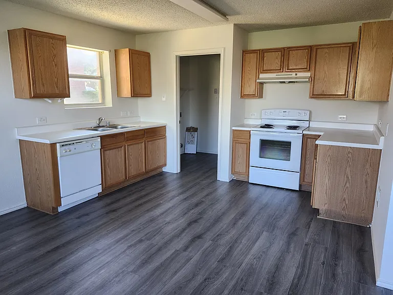 5100 Waterford Dr — Photo 8