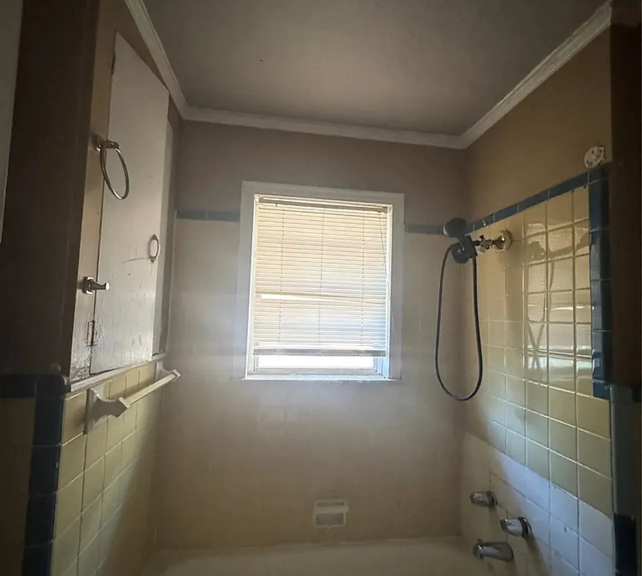 240 Olive St — Photo 3
