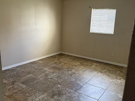 3rd image of 716 Oakgrove Dr APT 129