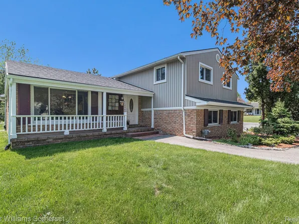 3983 Normanwood Dr, West Bloomfield, MI 48323