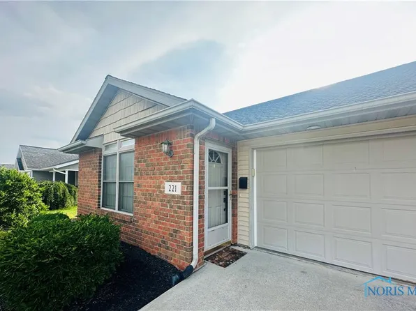 221 Chelsea Dr, Defiance, OH 43512