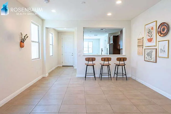 1533 W Sabel Ct — Photo 4