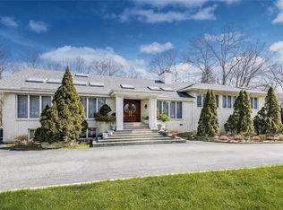 161 Station Rd, Great Neck, NY 11023