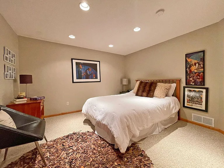 6560 Shadow Ln — Photo 32