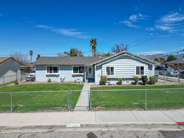 524 W Montrose Ave, Hemet, CA 92543