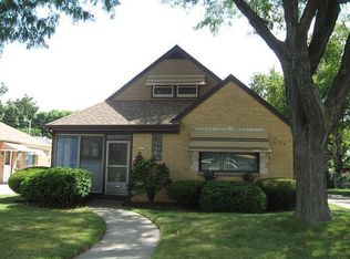 2176 S 80th St, West Allis, WI 53219