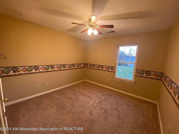 2nd image of 974 Waterford Pl