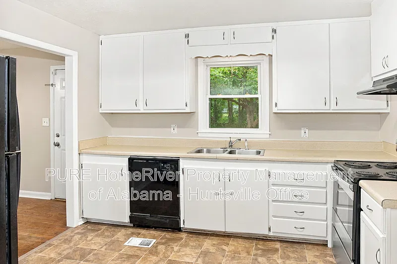 5 bed, 2.0 bath, 1601 sqft, $1,195 — Photo 3