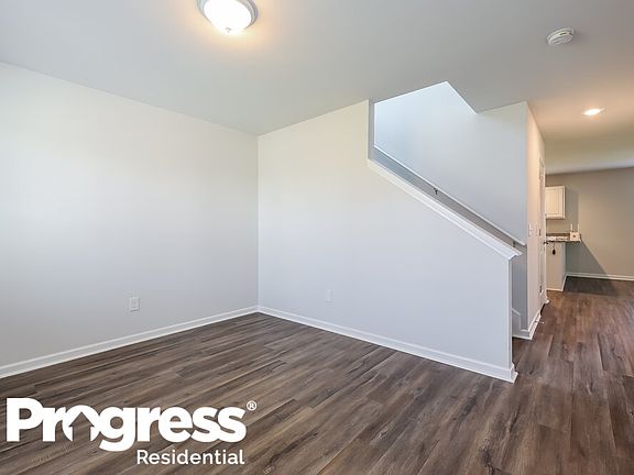 4th image of 440 Pollyanna Dr