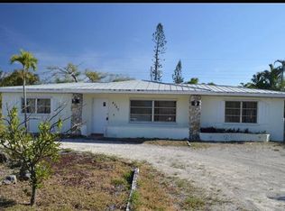 4560 Capri Dr, Naples, FL 34103