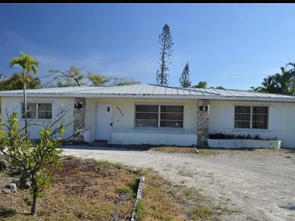 4560 Capri Dr, Naples, FL 34103