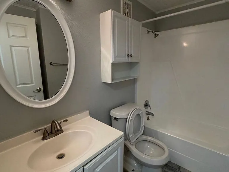 Strawberry Place Apartments — Photo 22