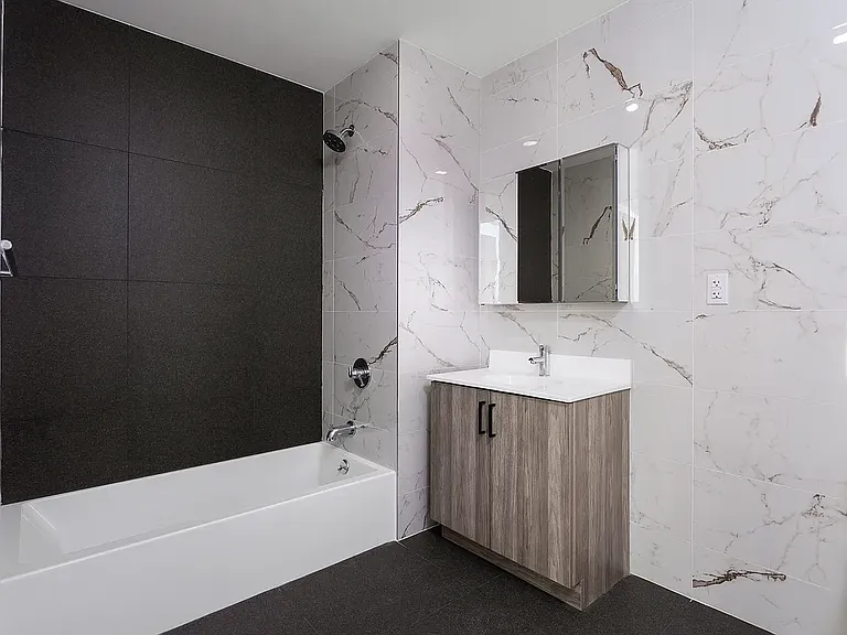 1000 Lorimer St #303 — Photo 5