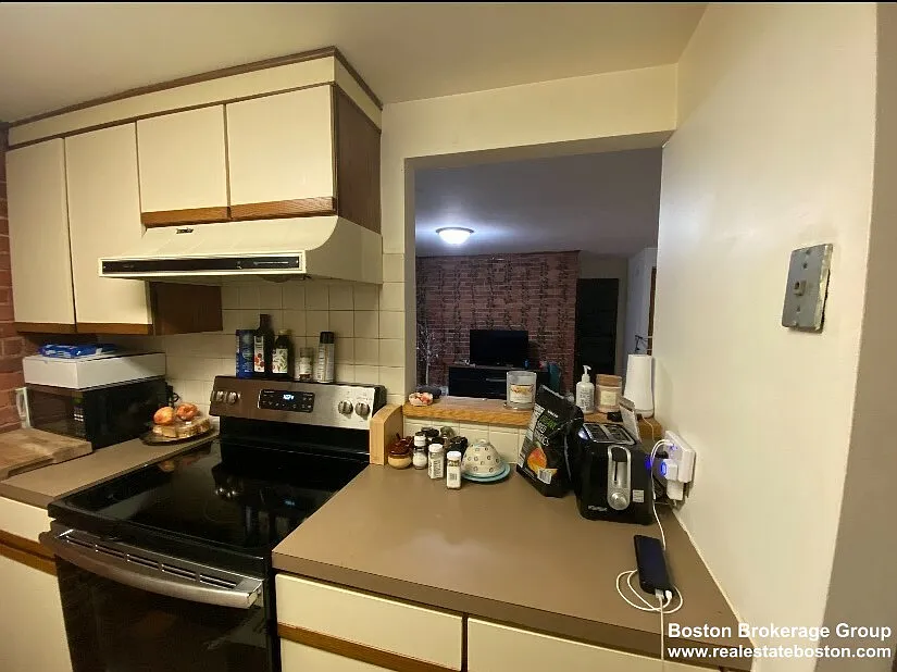 Building Photo - 103 Gainsborough St #7