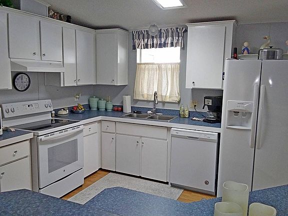 3rd image of 369 Ashley Dr