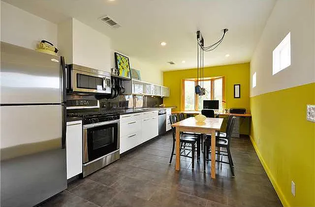 2 bed, 1000 sqft, $2,850 — Photo 3