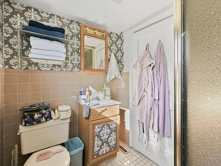 23 Tafts Ave #3 — Photo 10