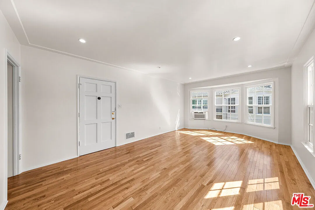 1 bed, 1.0 bath, 818 sqft, $2,650 — Photo 2