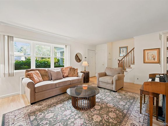 4th image of 102 Stephan Marc Lane