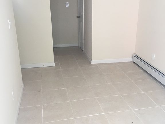 3rd image of 1484 Vyse Ave