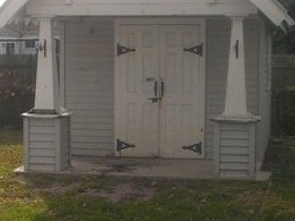2nd image of 20110 Woodward St