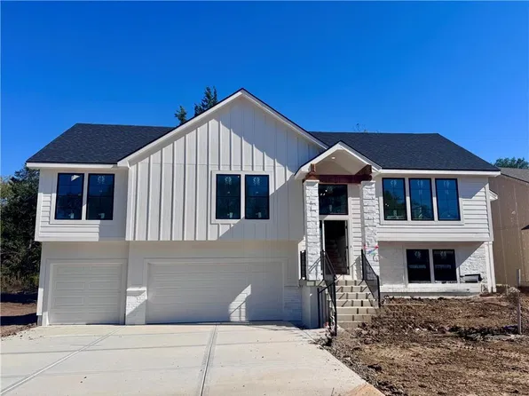 8663 Eagle Creek Dr, De Soto, KS 66018