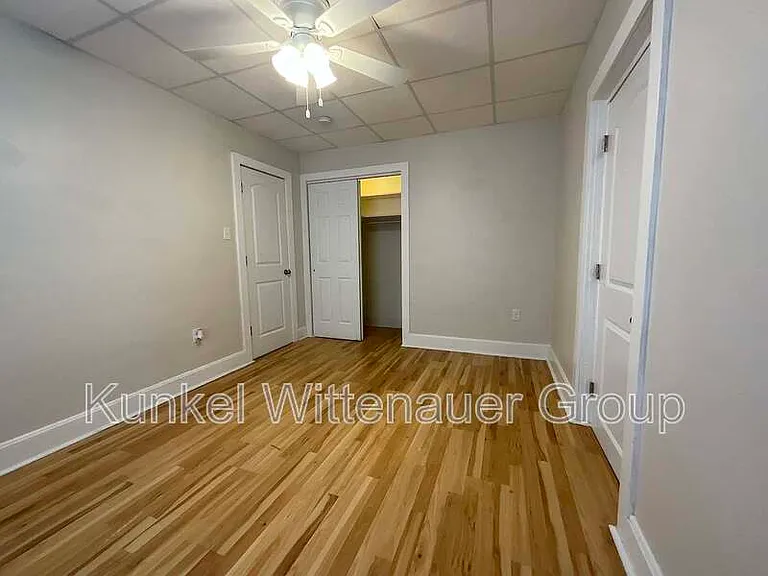 324 N Jackson St — Photo 10