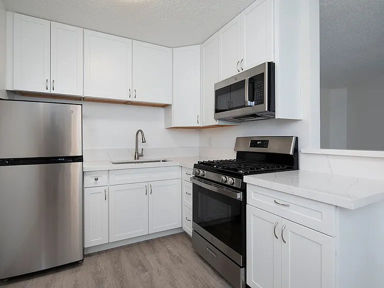 Aztec Pacific Apartments — Photo 80