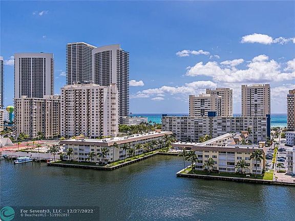 4th image of 121 Golden Isles Dr APT 1003