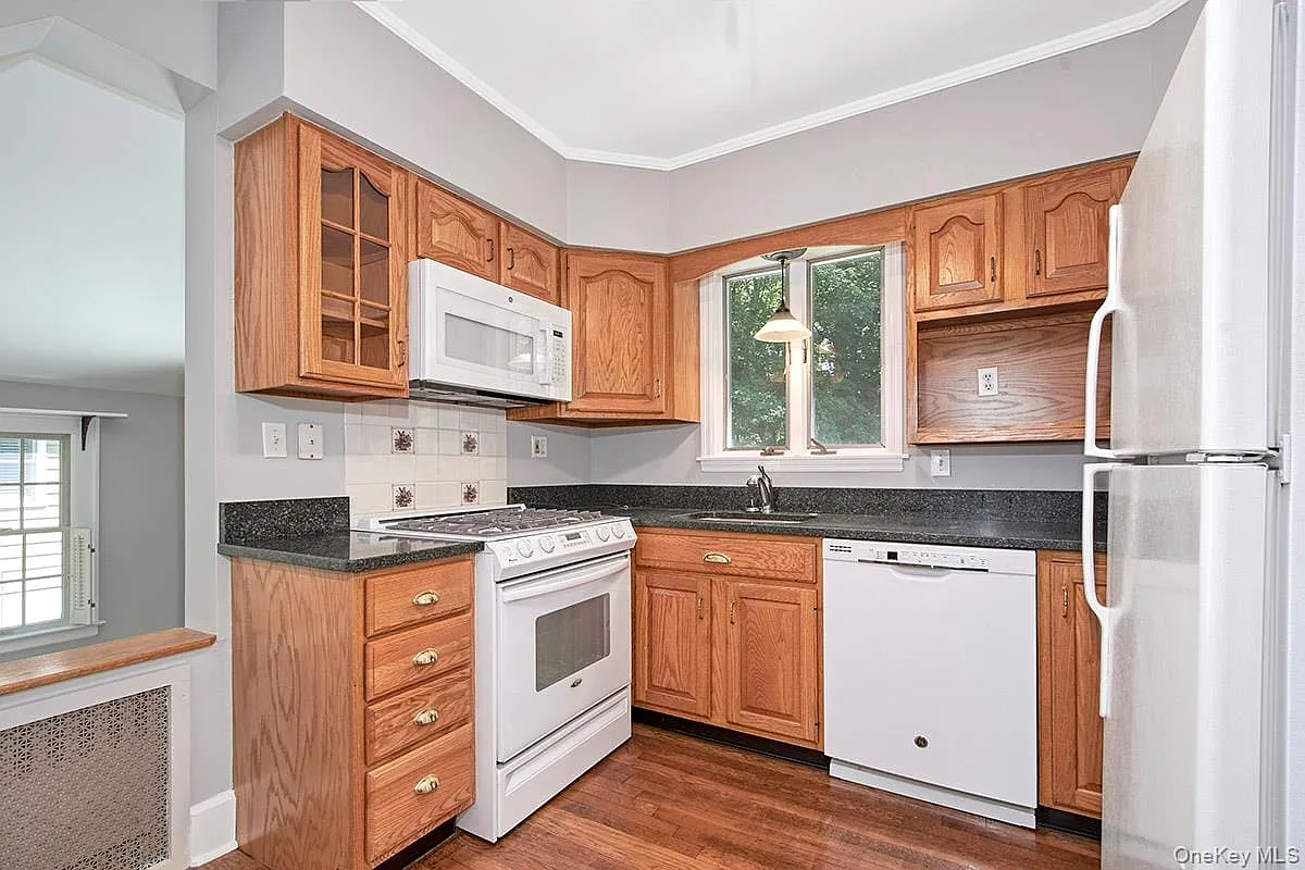 2 bed, 1.5 bath, 1512 sqft, $6,500 — Photo 4