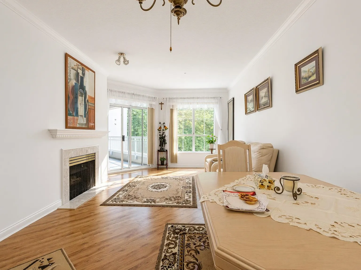 2 bed, 976 sqft, $2,600 — Photo 3