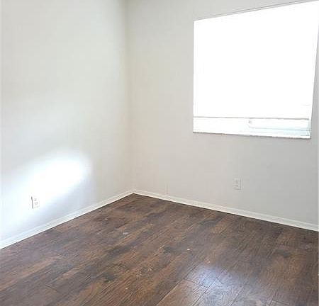 5th image of 101 Gardens Dr APT 102