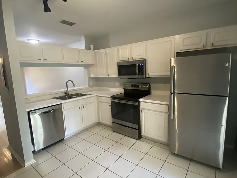 1307 Throckmorton Dr — Photo 10