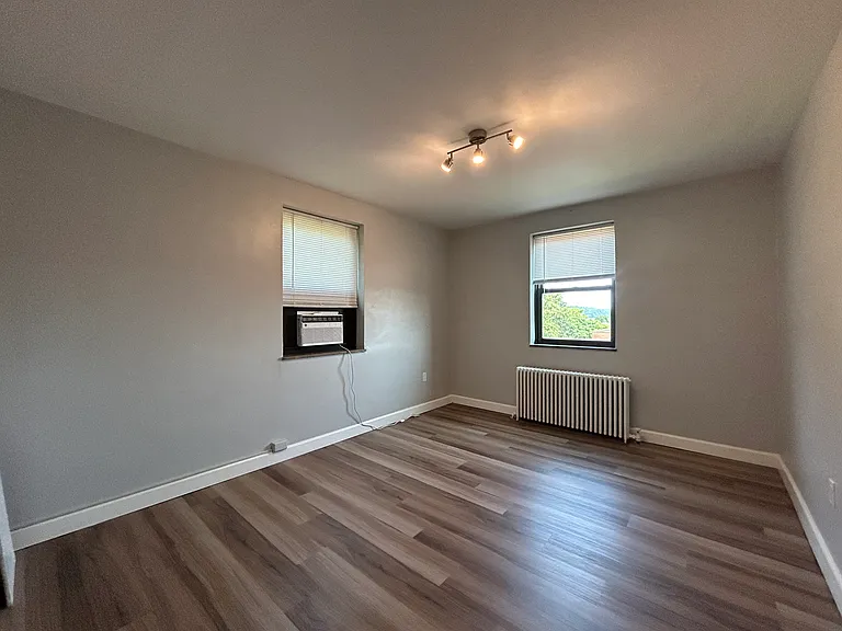 Royal Gardens Apartments — Photo 35