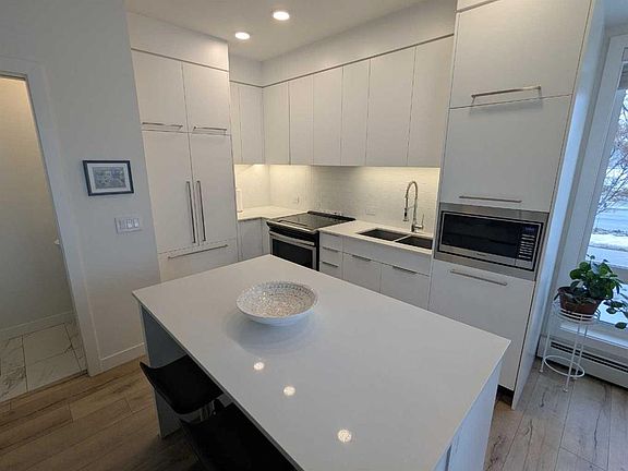 5th image of 3125 N 39th St NW #102