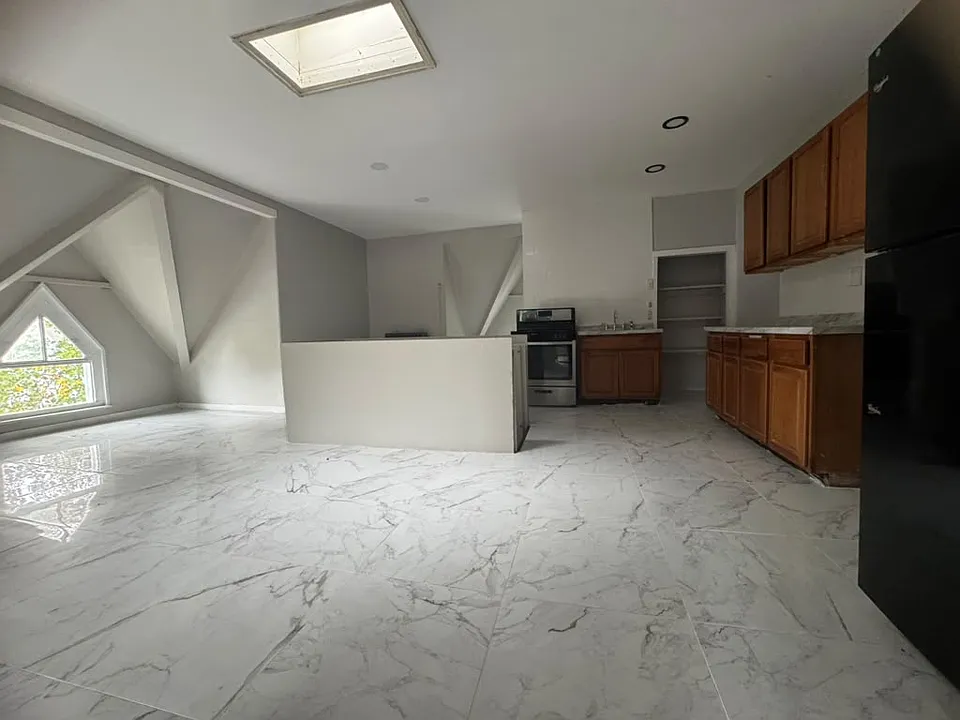 77 Bank St #3