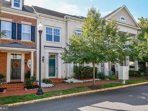 2nd image of 13703 Pinnacle St #32