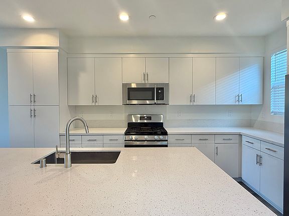 4th image of 10523 Coupland Way