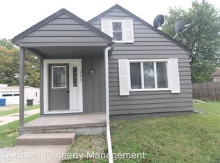 3206 4th St, Moline, IL 61265