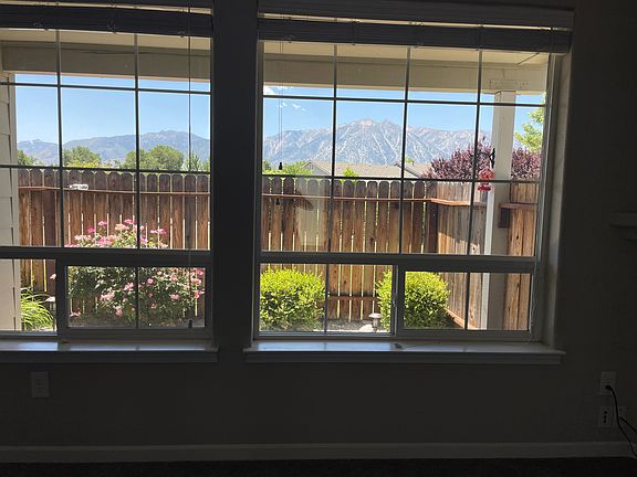 living room view of private yard and Sierra Nevada mountains