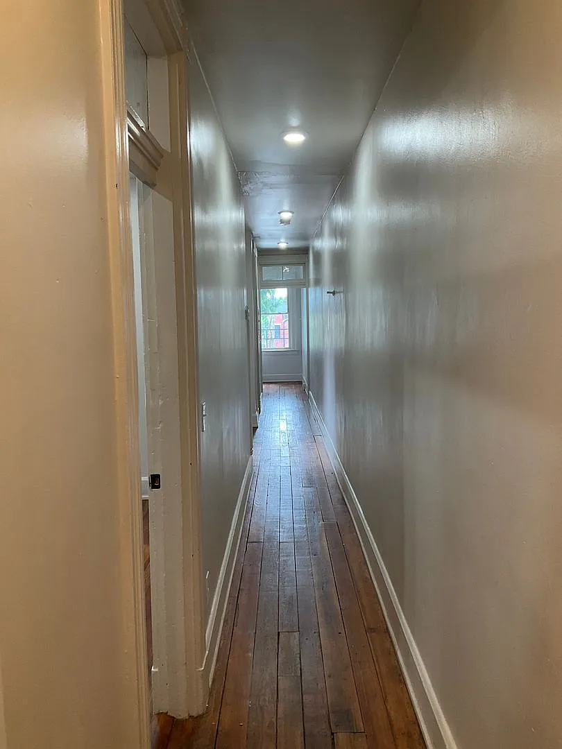 1 bed, 1.0 bath, 700 sqft, $995 — Photo 2