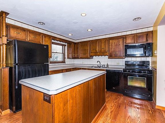 5th image of 324 Holly Hill Dr
