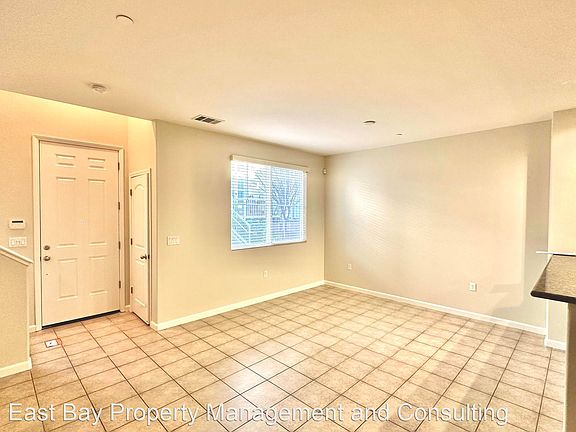 3rd image of 400 Old Oak Ln Unit 2