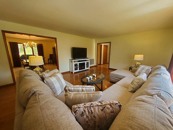 5th image of 302 Westwood Rd