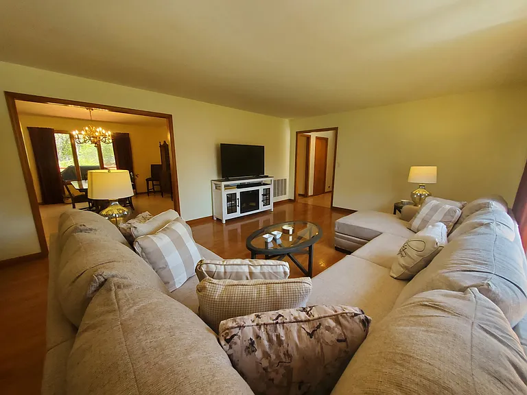 302 Westwood Rd — Photo 5