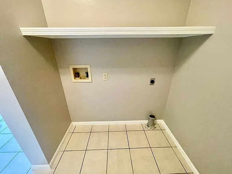 616 E Barbara Ct — Photo 12