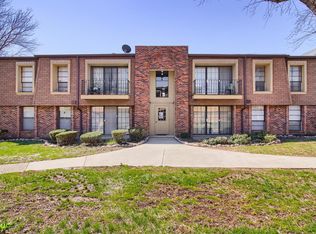 332 Chapel Ridge Dr APT D, Hazelwood, MO 63042