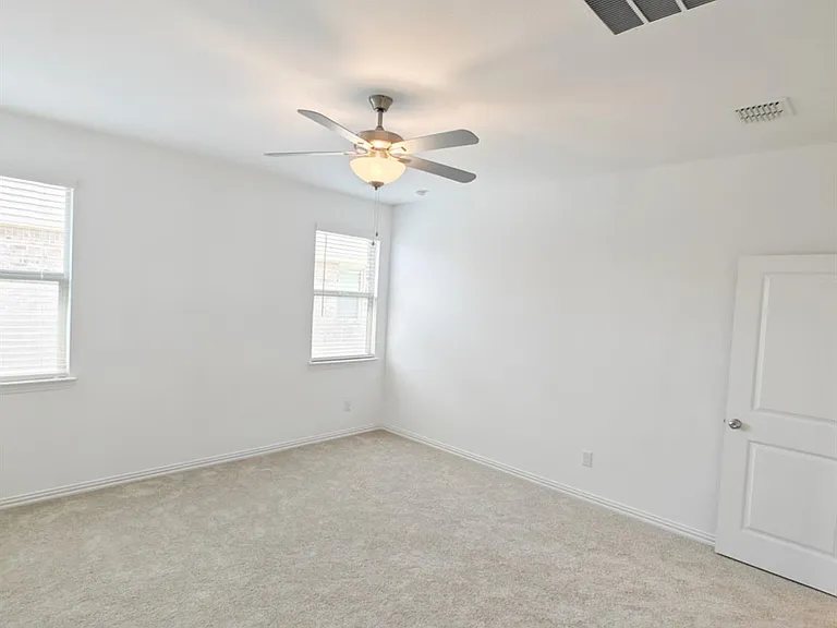 8404 Honeylocust St — Photo 14